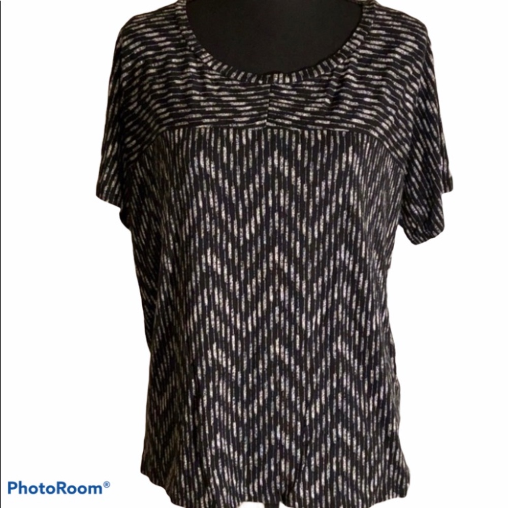 Black and white Old Navy top, size XL